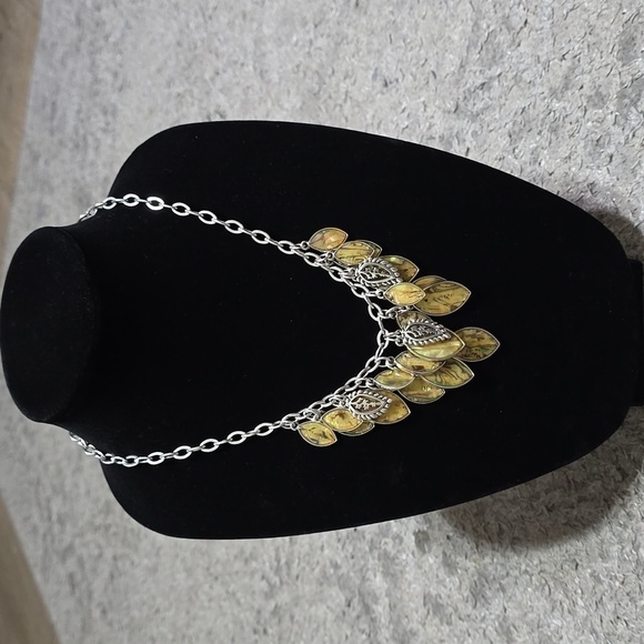 PREMIER DESIGNS Mother of Pearl Abalone Moda Necklace, Statement Leaf Necklace - Picture 1 of 10